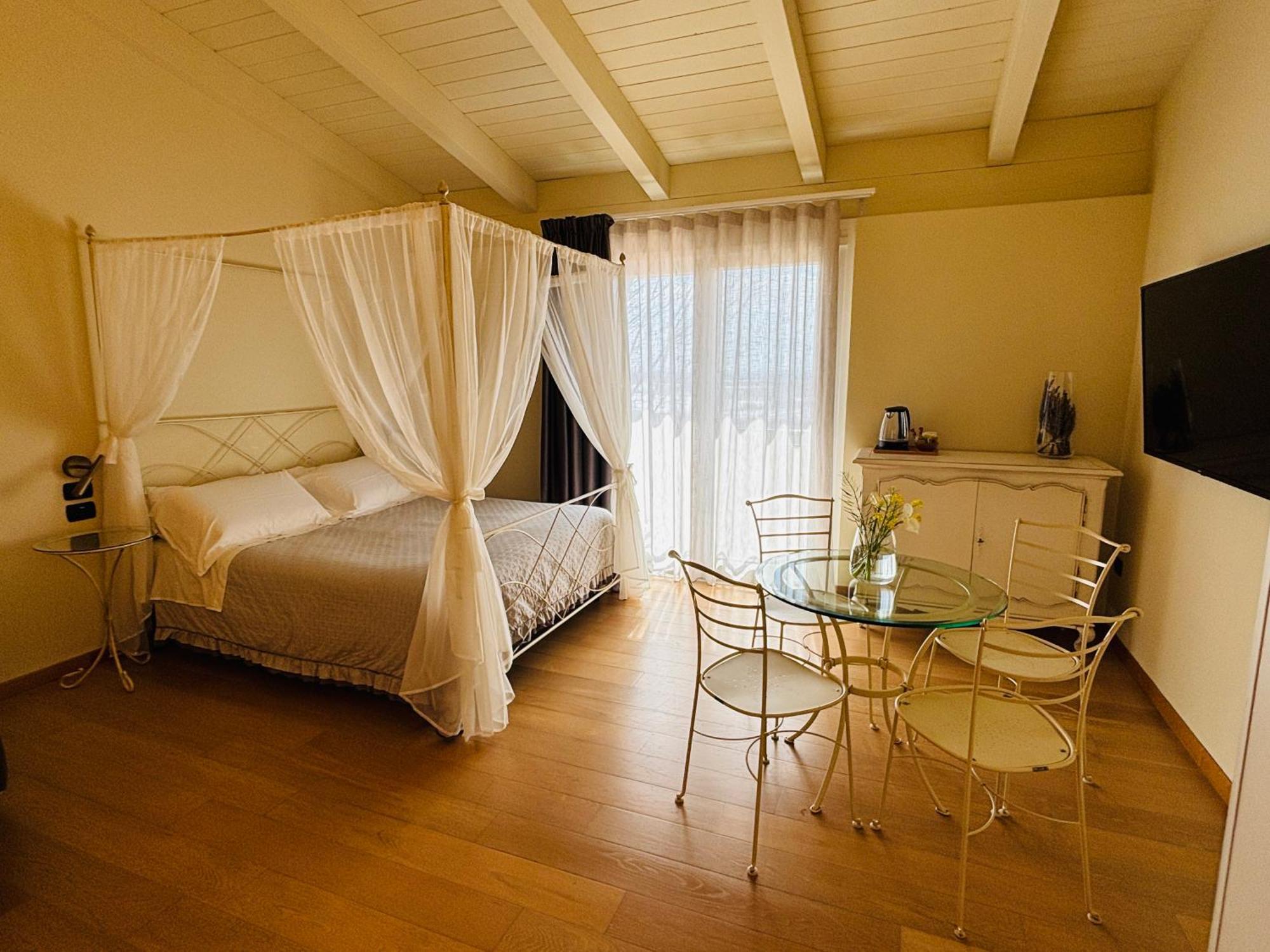 Terra Di Vento Bed and Breakfast Montecorvino Pugliano Buitenkant foto